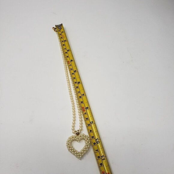 Vintage Signed Avon Faux Pearl Strand 3D Puffy Heart Pendant Princess Necklace - Picture 4 of 11